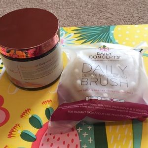 Manna Kadar scrub & daily concepts dry brush